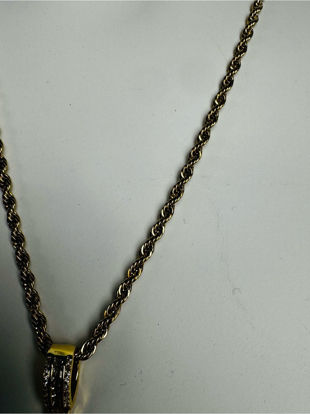 Gold Tone Iced Out Letter V Pendant Rope Chain Necklace New - Picture 3 of 8